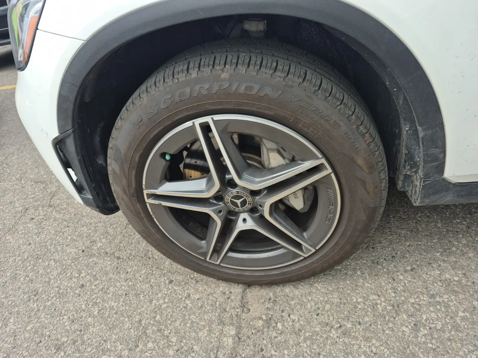 Front driver wheel/tire photo