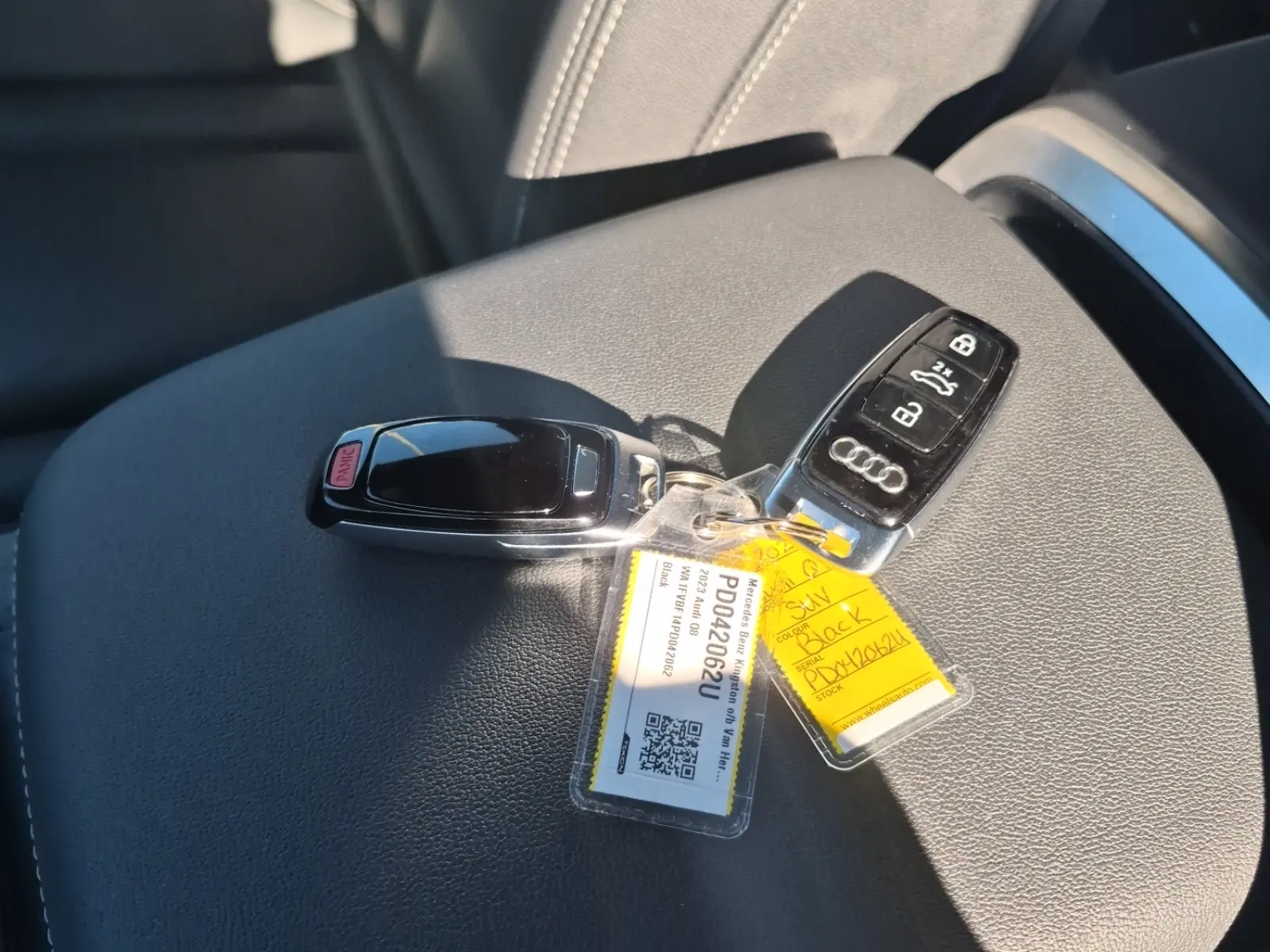 Keys/Fobs/Manual Photo