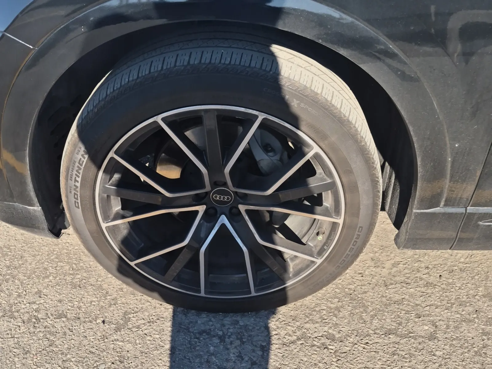 Front driver wheel/tire photo