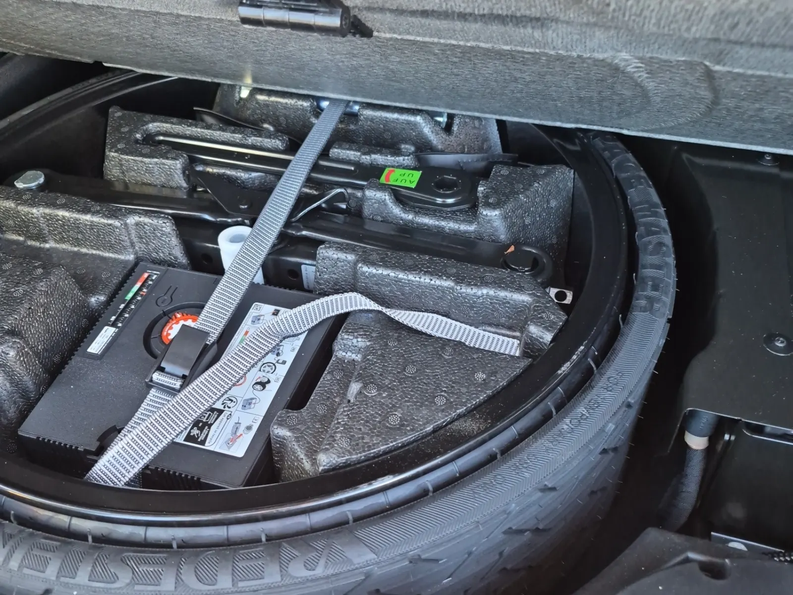 Spare Tire & Wheel Photo