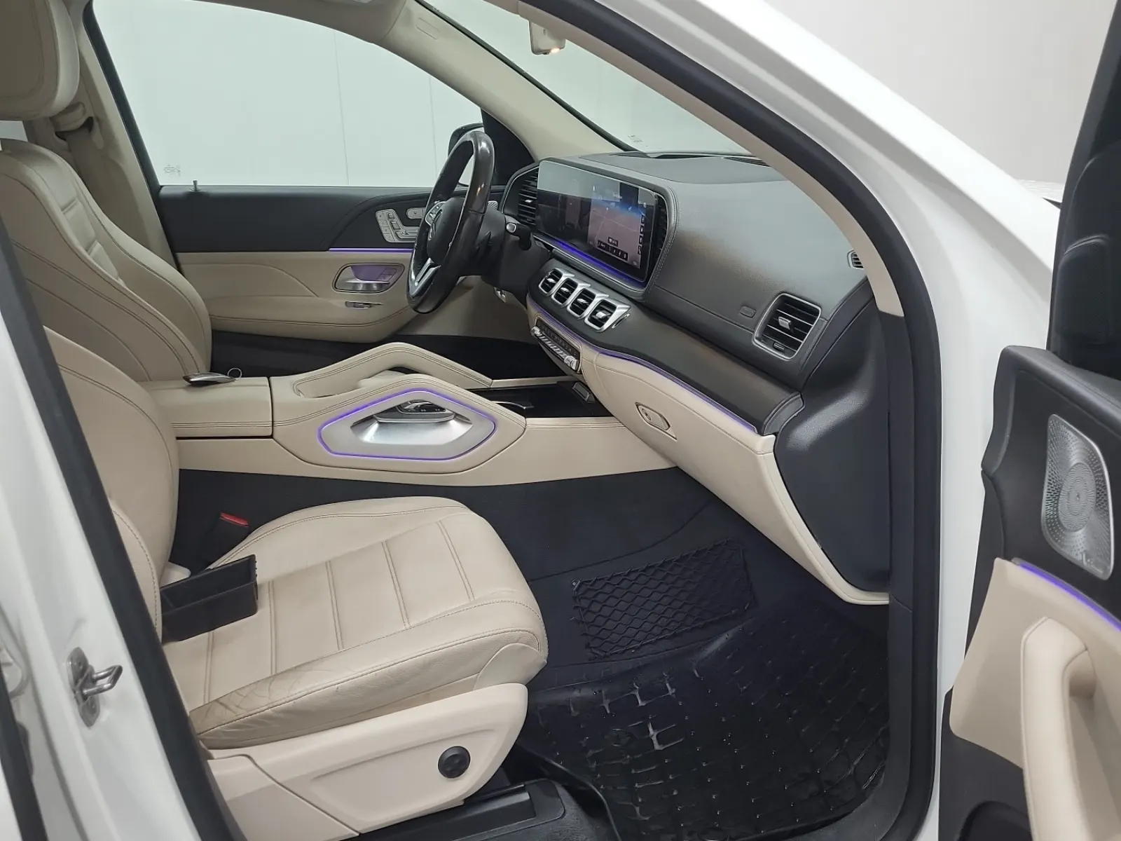 Right Side Interior Photo
