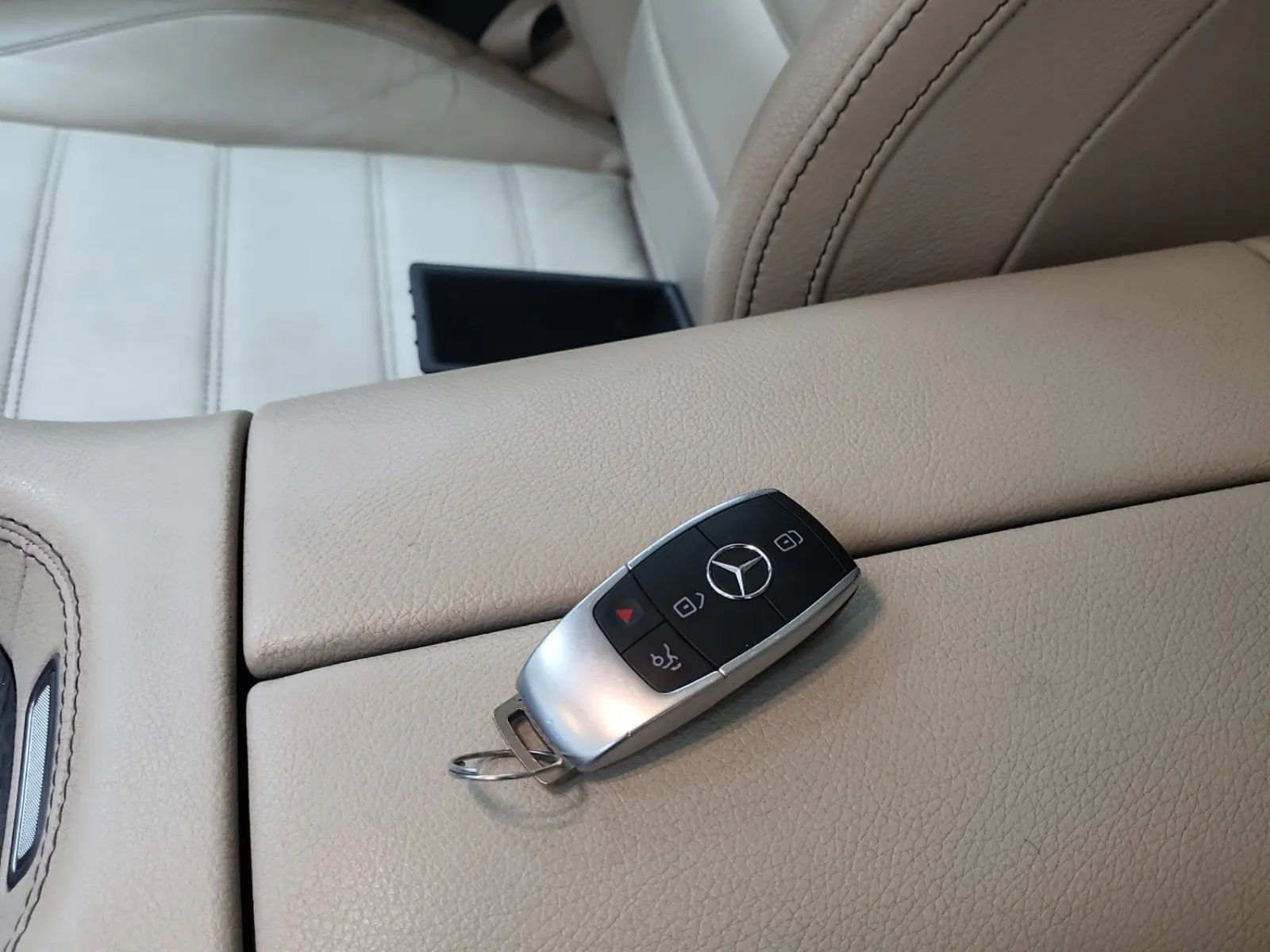 Keys/Fobs/Manual Photo