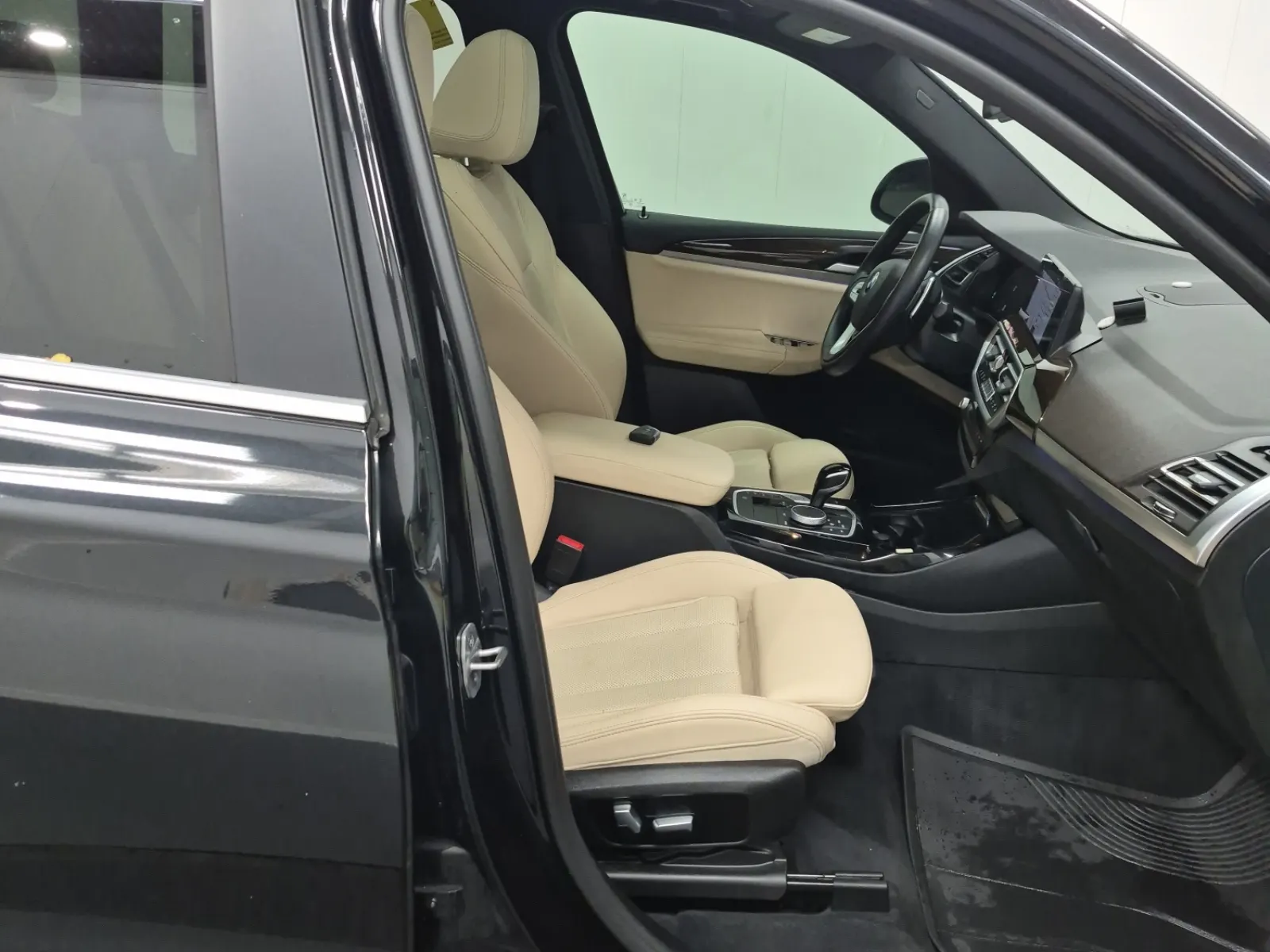 Right Side Interior Photo