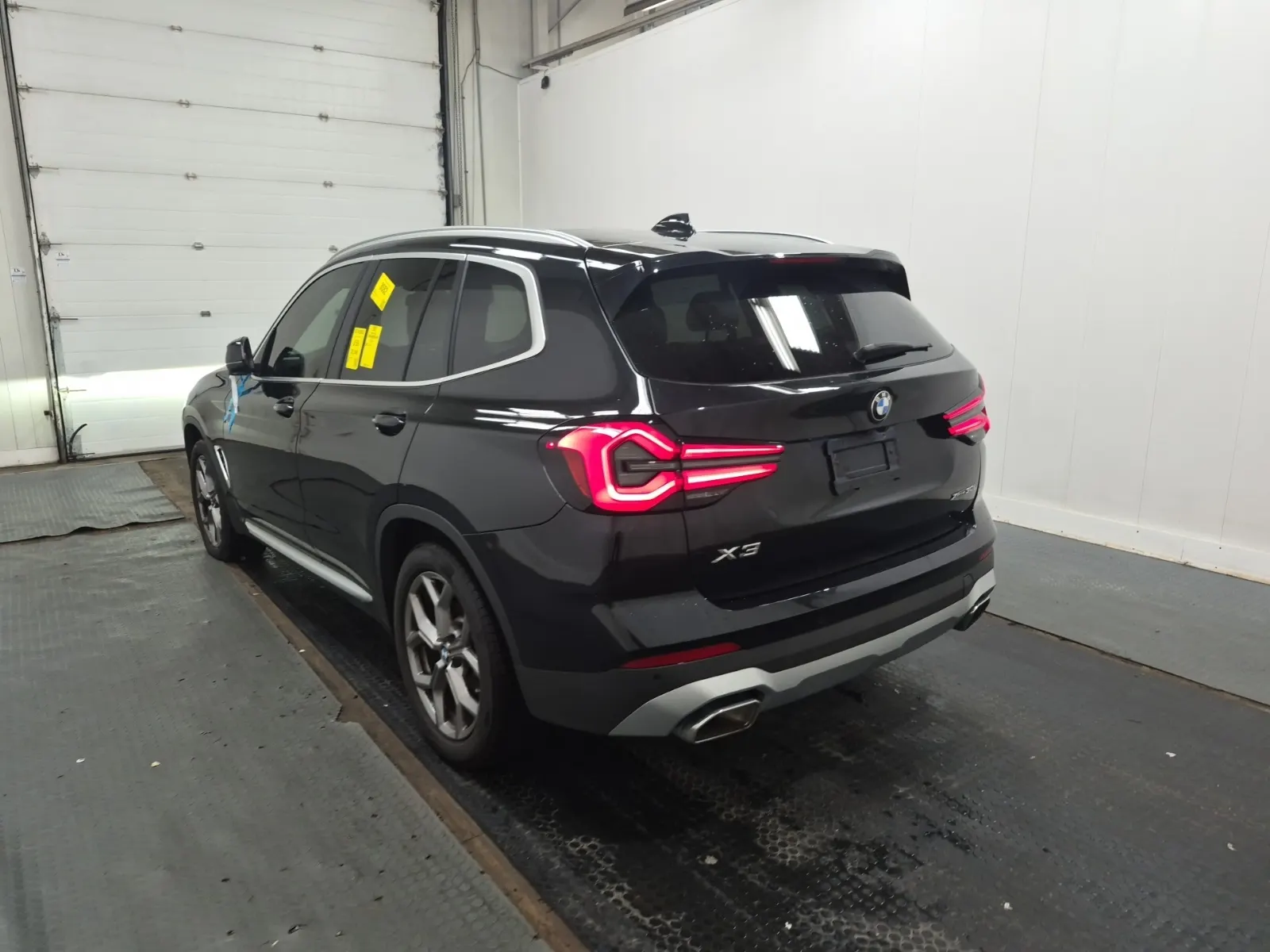 Driver Rear 3/4 Photo