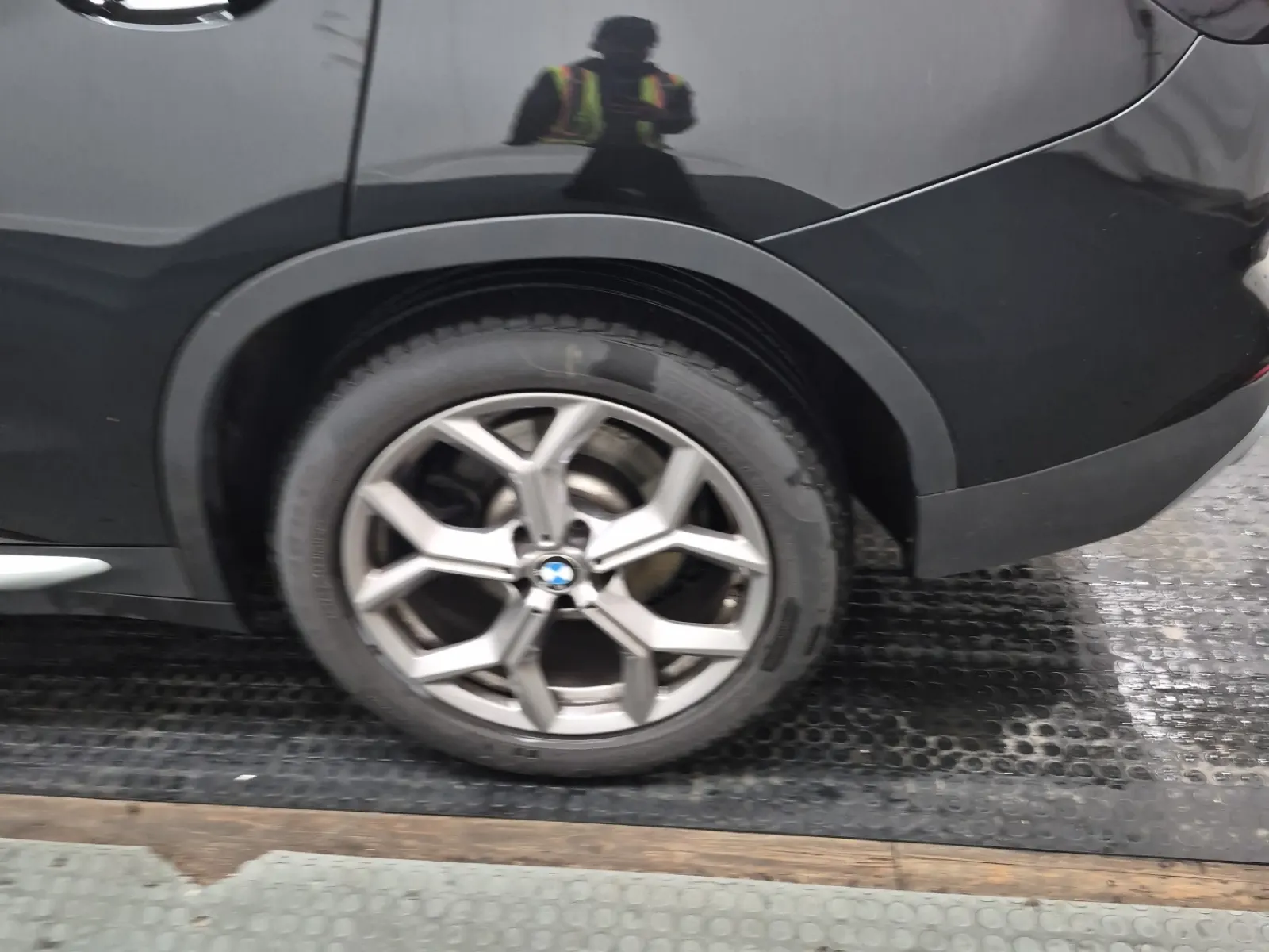 Left Rear Wheel/Tire Photo