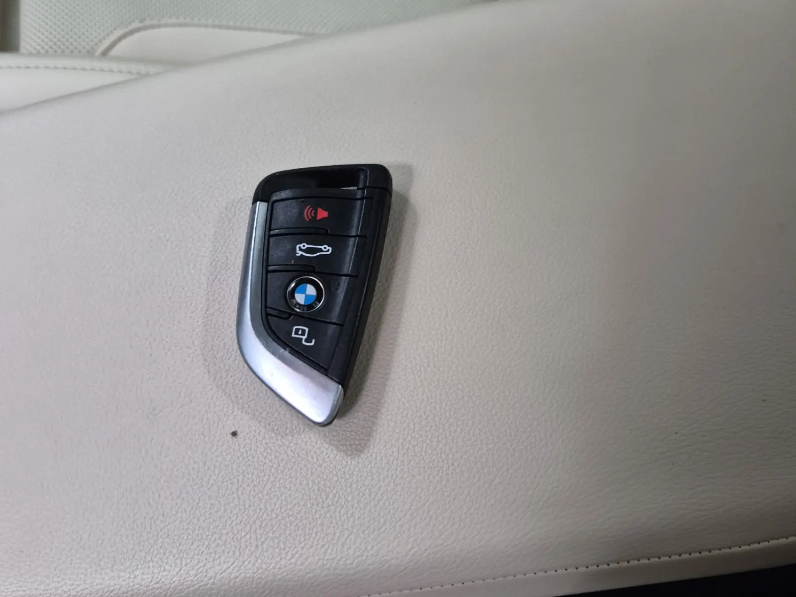 Keys/Fobs/Manual Photo