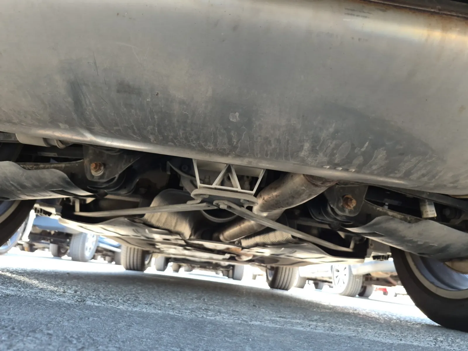 Undercarriage - Rear Photo