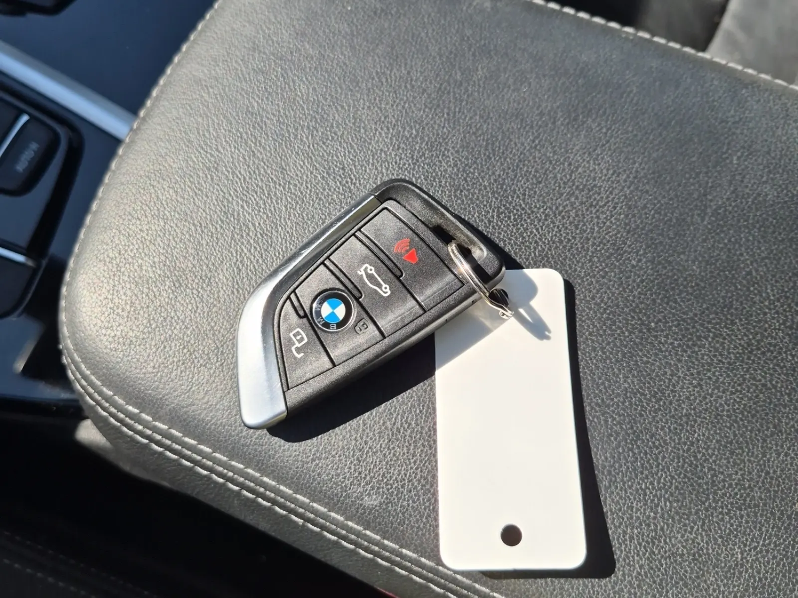 Keys/Fobs/Manual Photo