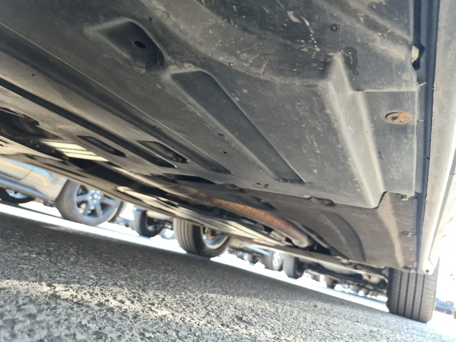 Undercarriage - Passenger Photo