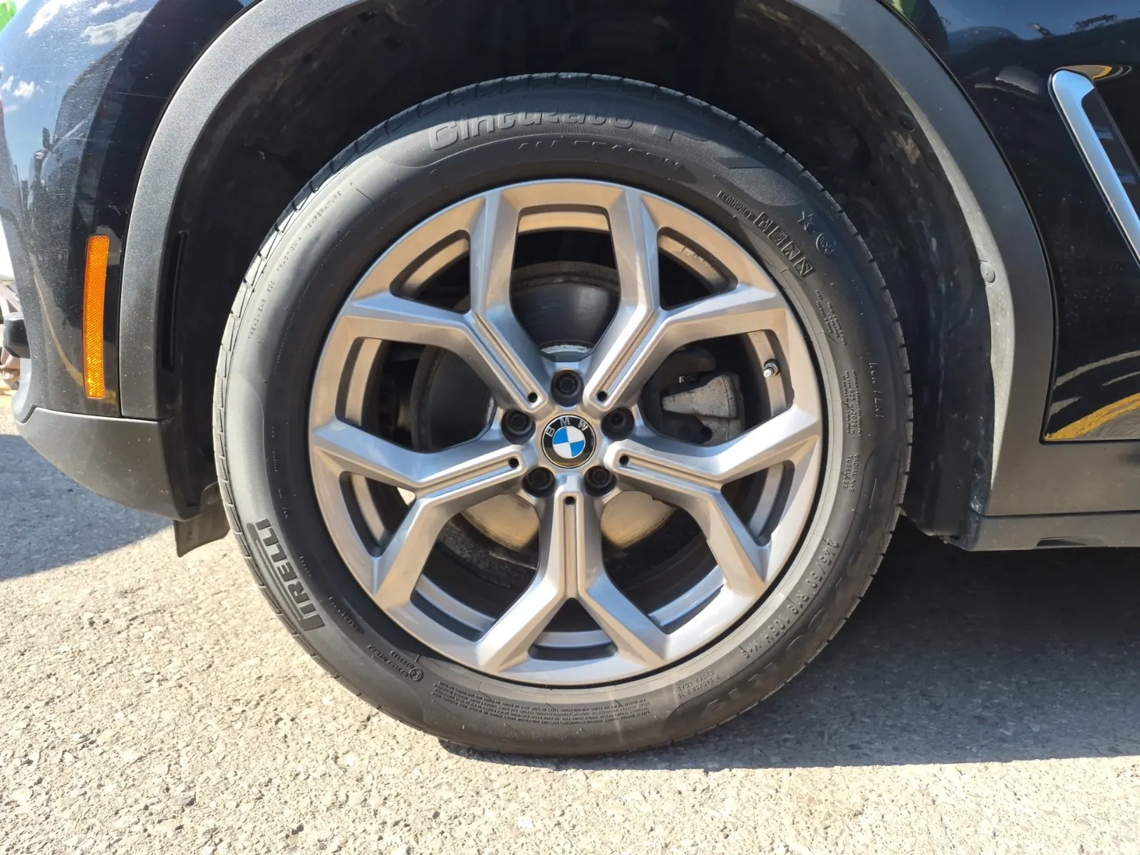 Front driver wheel/tire photo