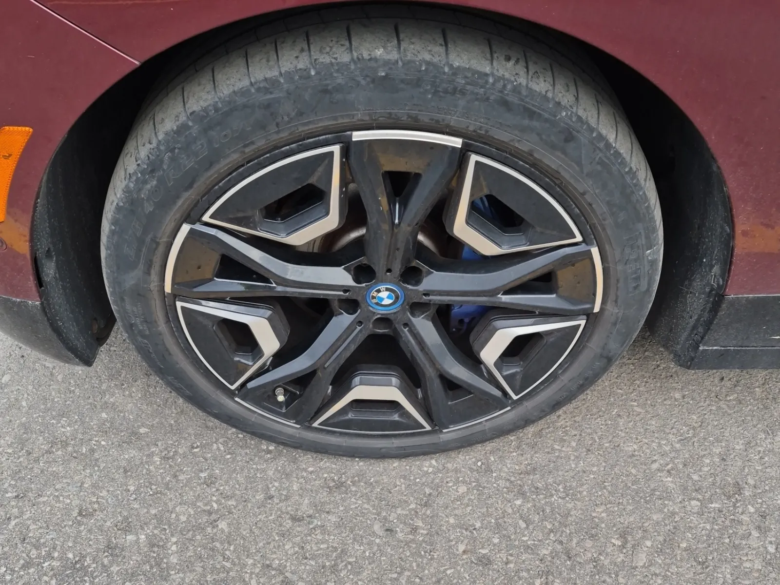 Front driver wheel/tire photo