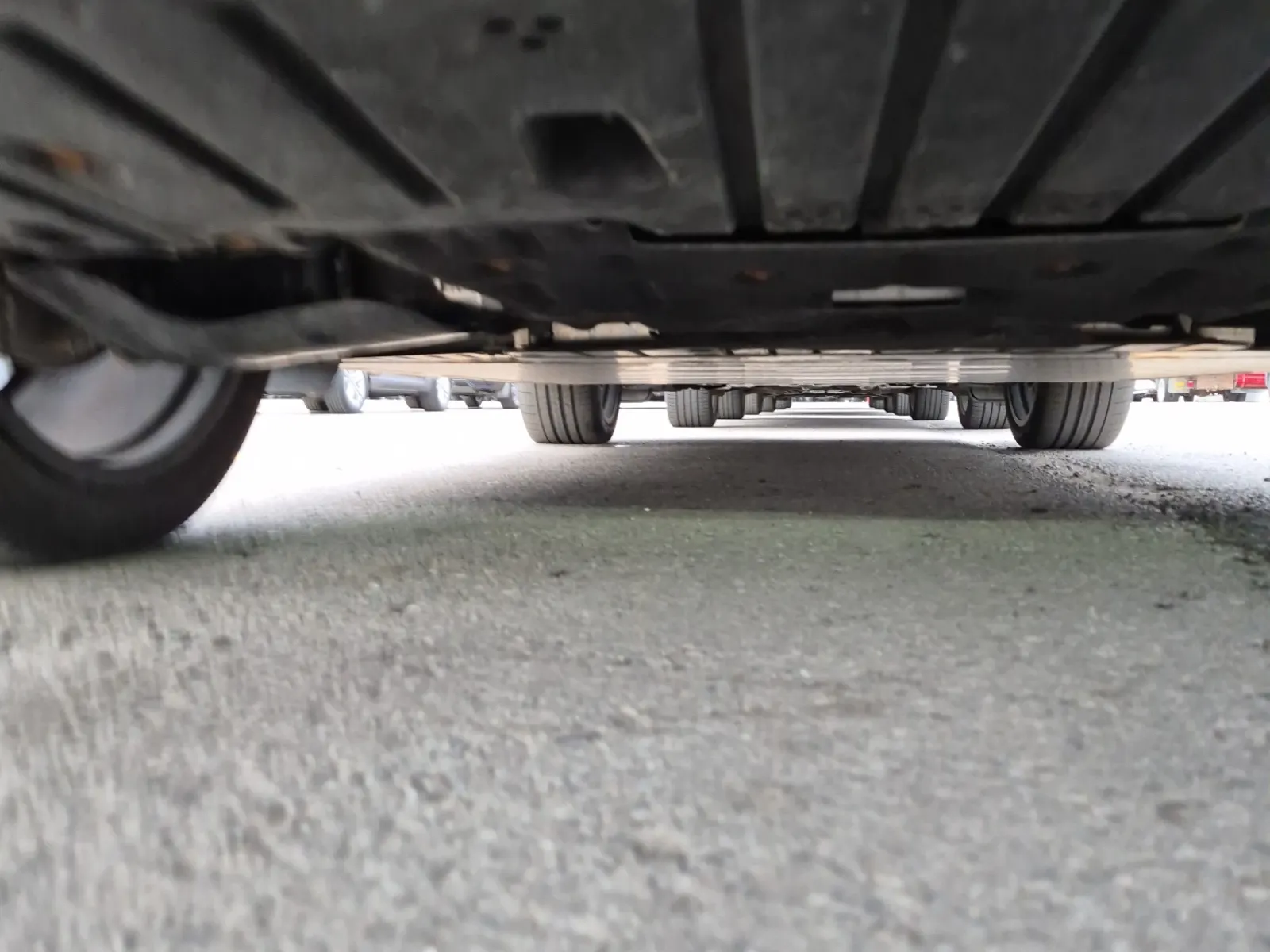 Undercarriage - Rear Photo