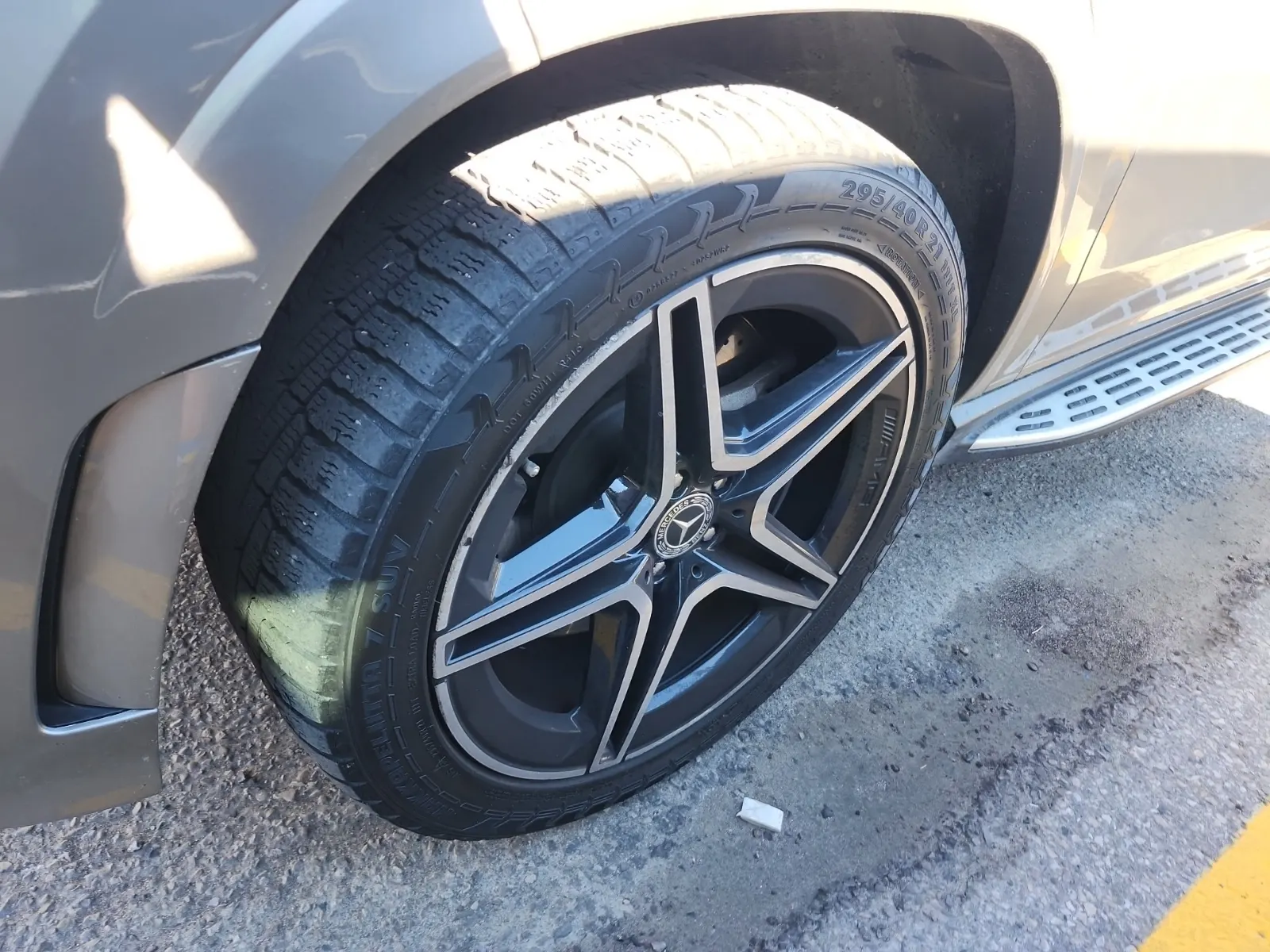 Front driver wheel/tire photo