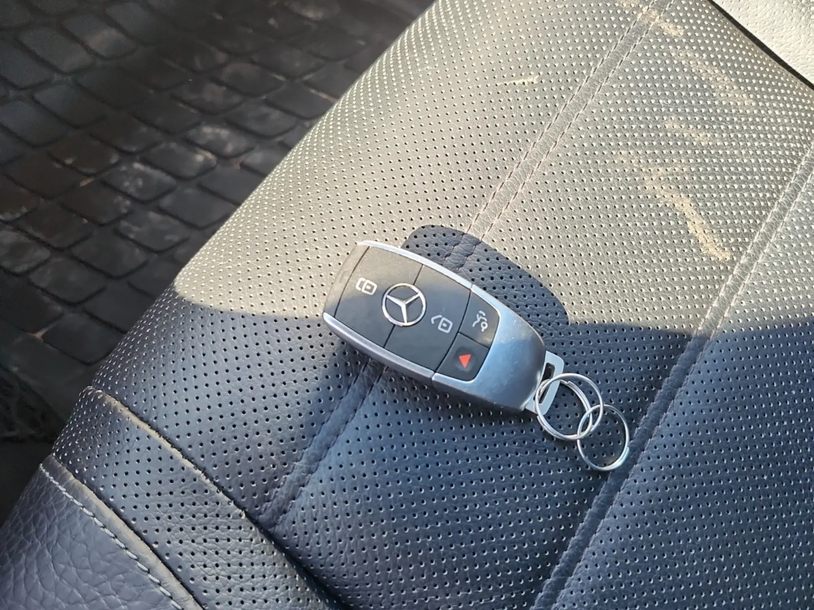 Keys/Fobs/Manual Photo
