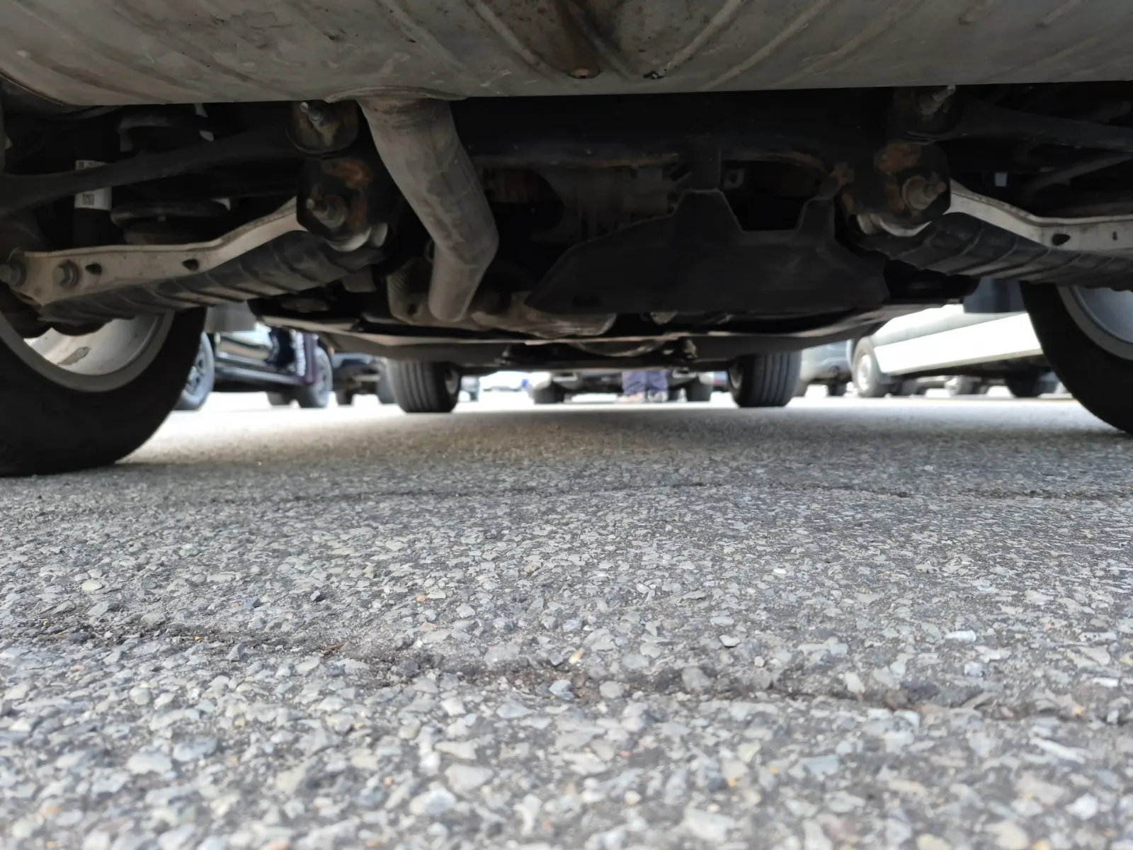 Undercarriage - Rear Photo