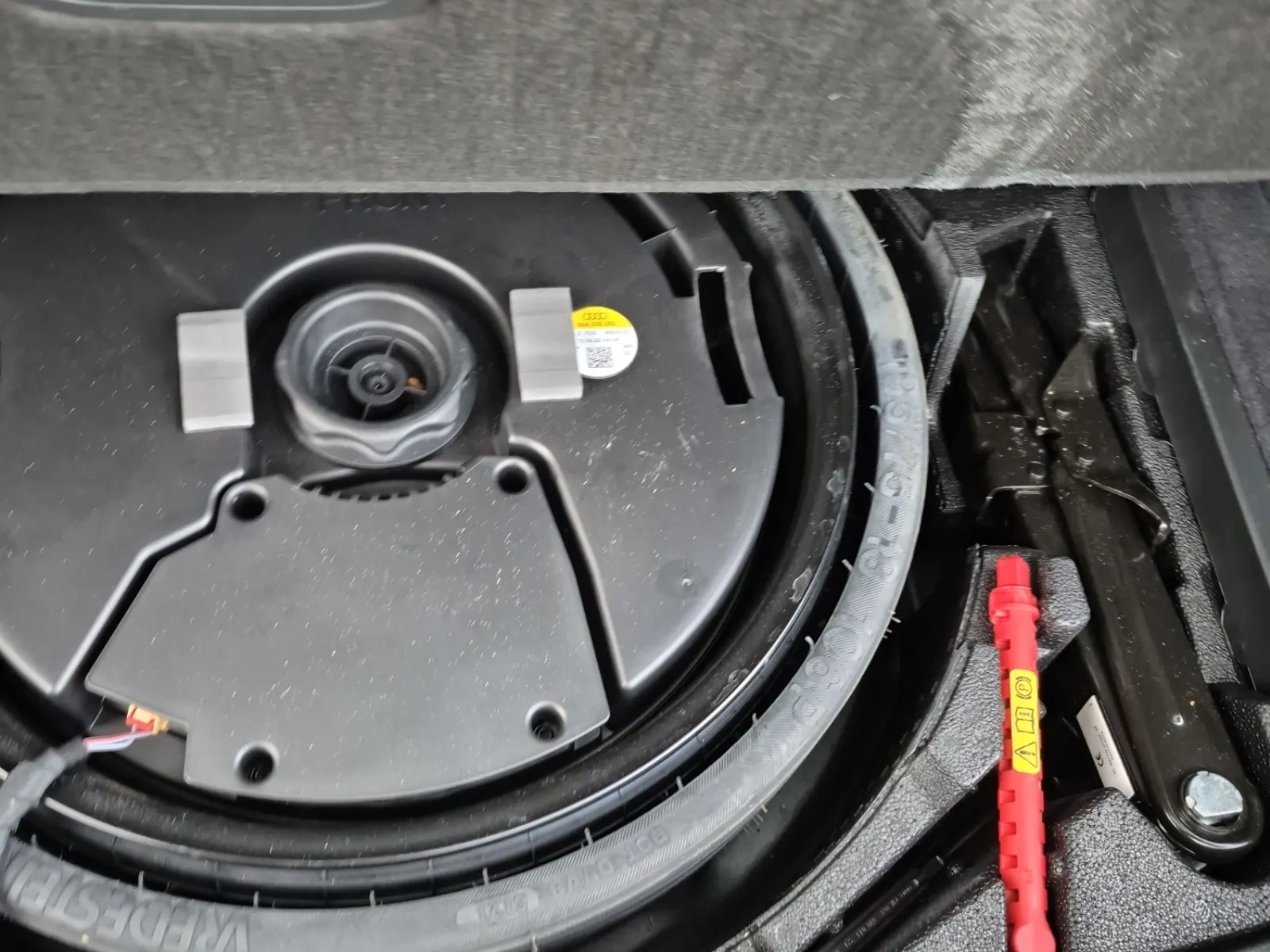 Spare Tire & Wheel Photo
