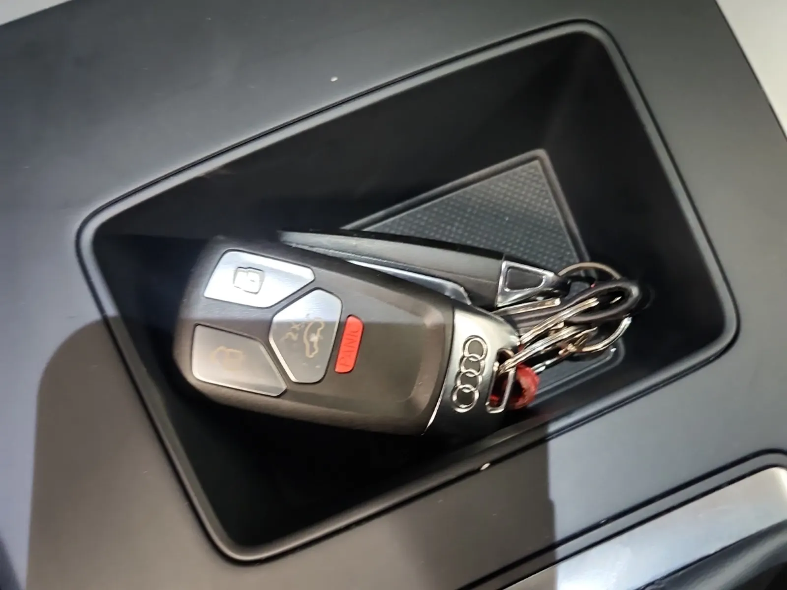 Keys/Fobs/Manual Photo