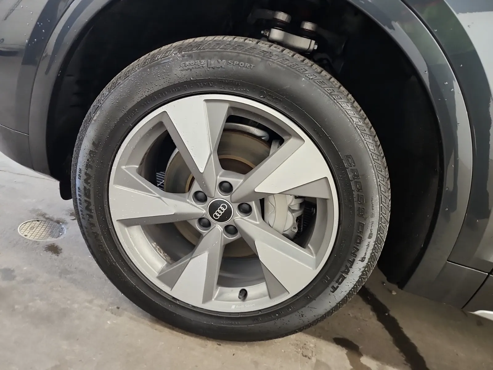 Front driver wheel/tire photo