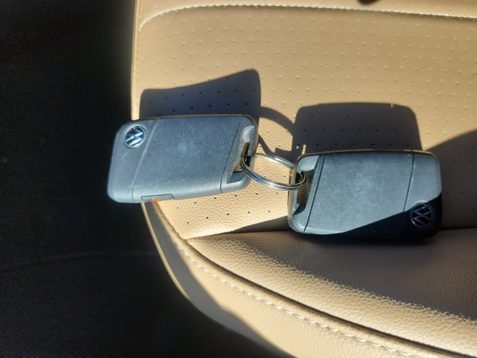 Keys/Fobs/Manual Photo