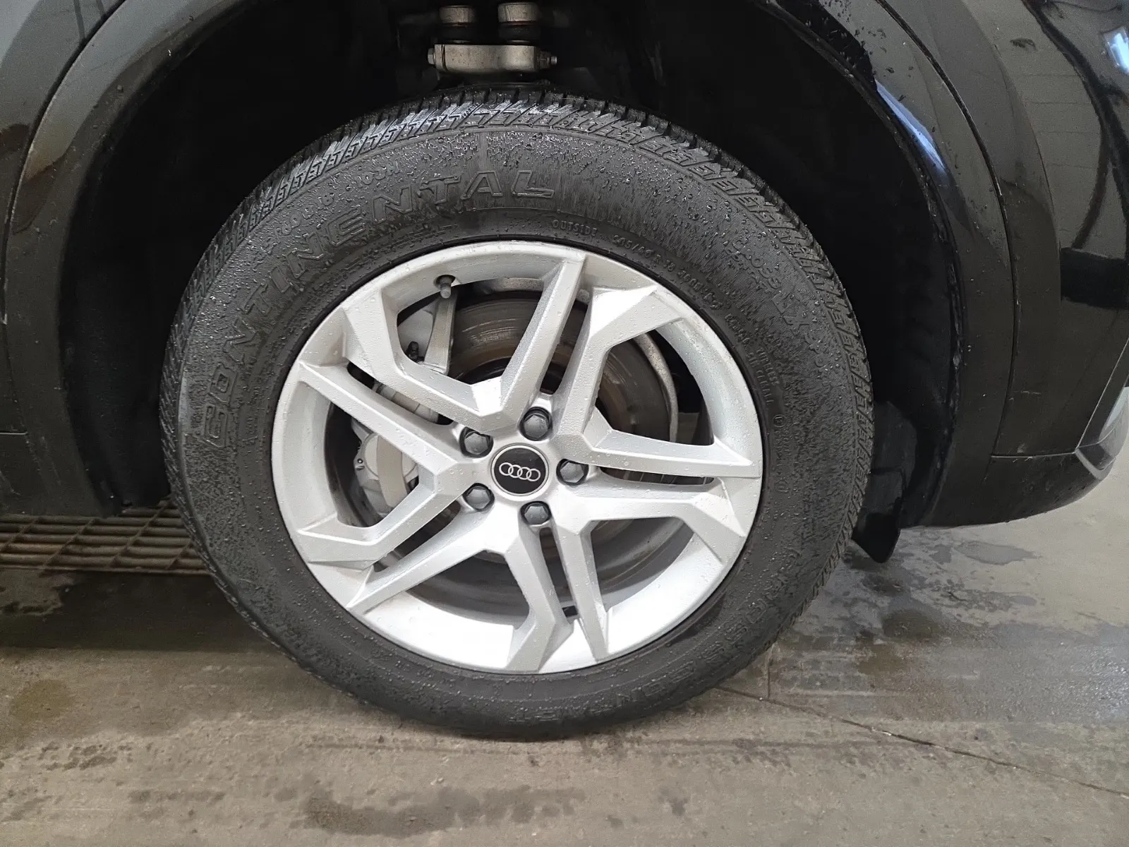 Right Front Wheel/Tire Photo