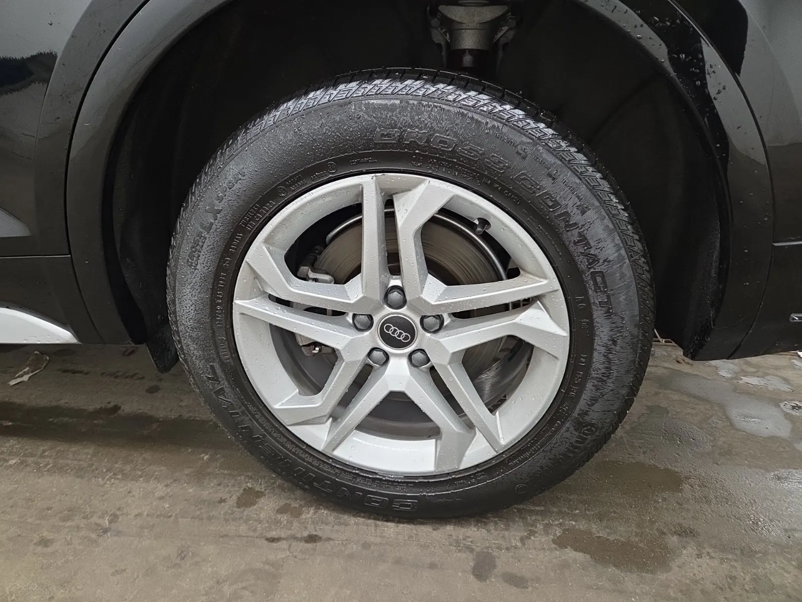 Left Rear Wheel/Tire Photo