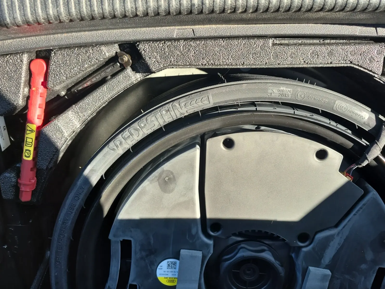 Spare Tire & Wheel Photo