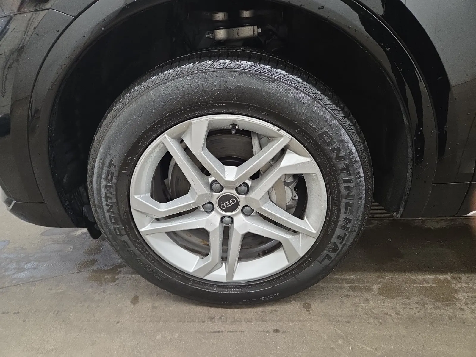 Front driver wheel/tire photo