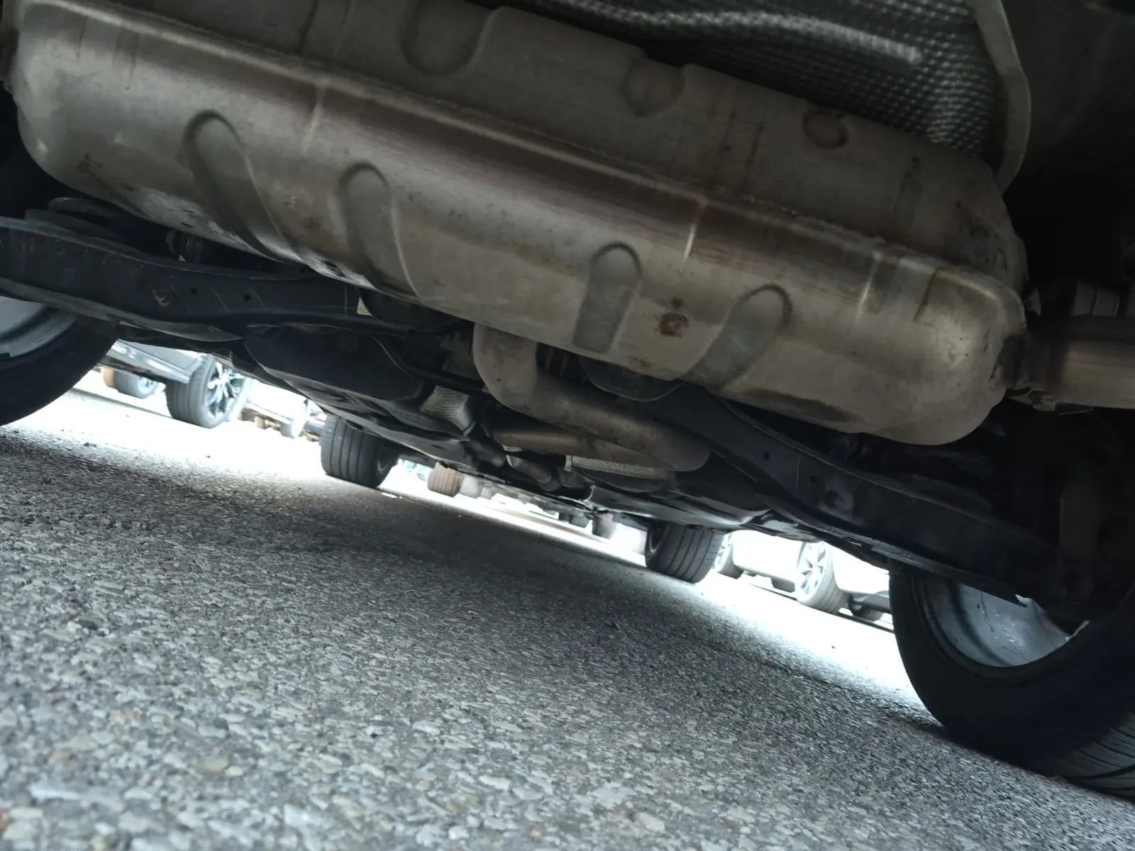 Undercarriage - Rear Photo