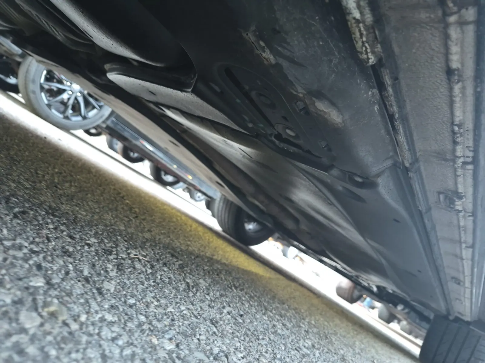 Undercarriage - Passenger Photo