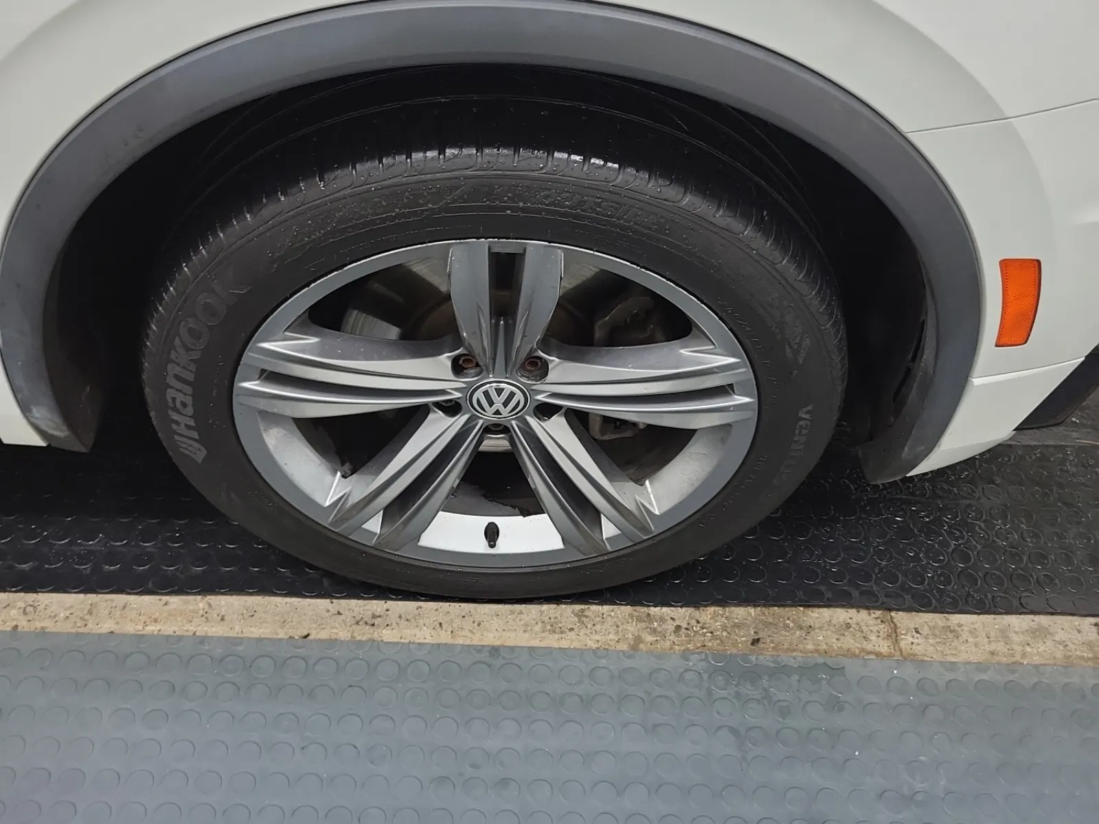 Right Front Wheel/Tire Photo