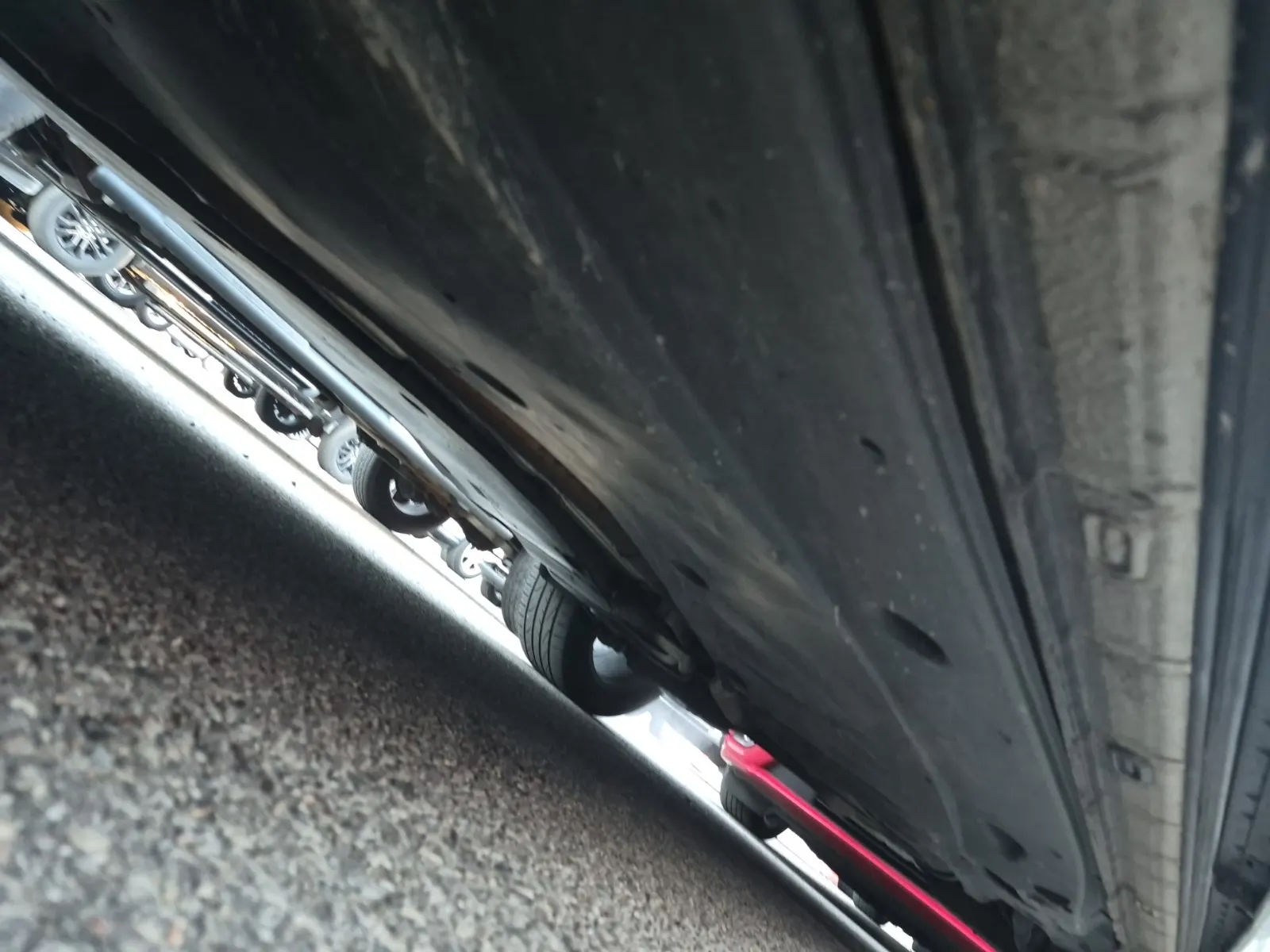 Undercarriage - Driver Photo