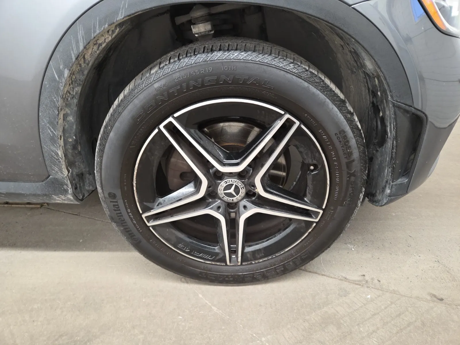 Right Front Wheel/Tire Photo