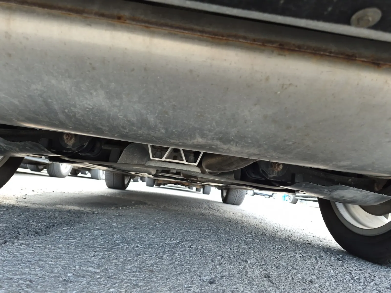 Undercarriage - Rear Photo