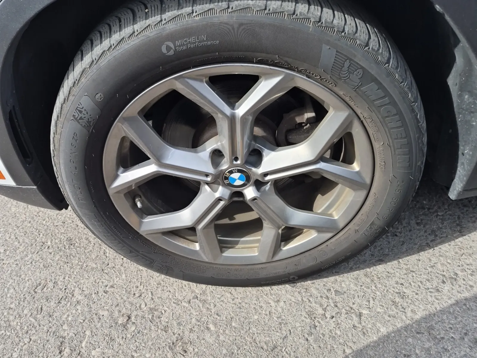 Front driver wheel/tire photo