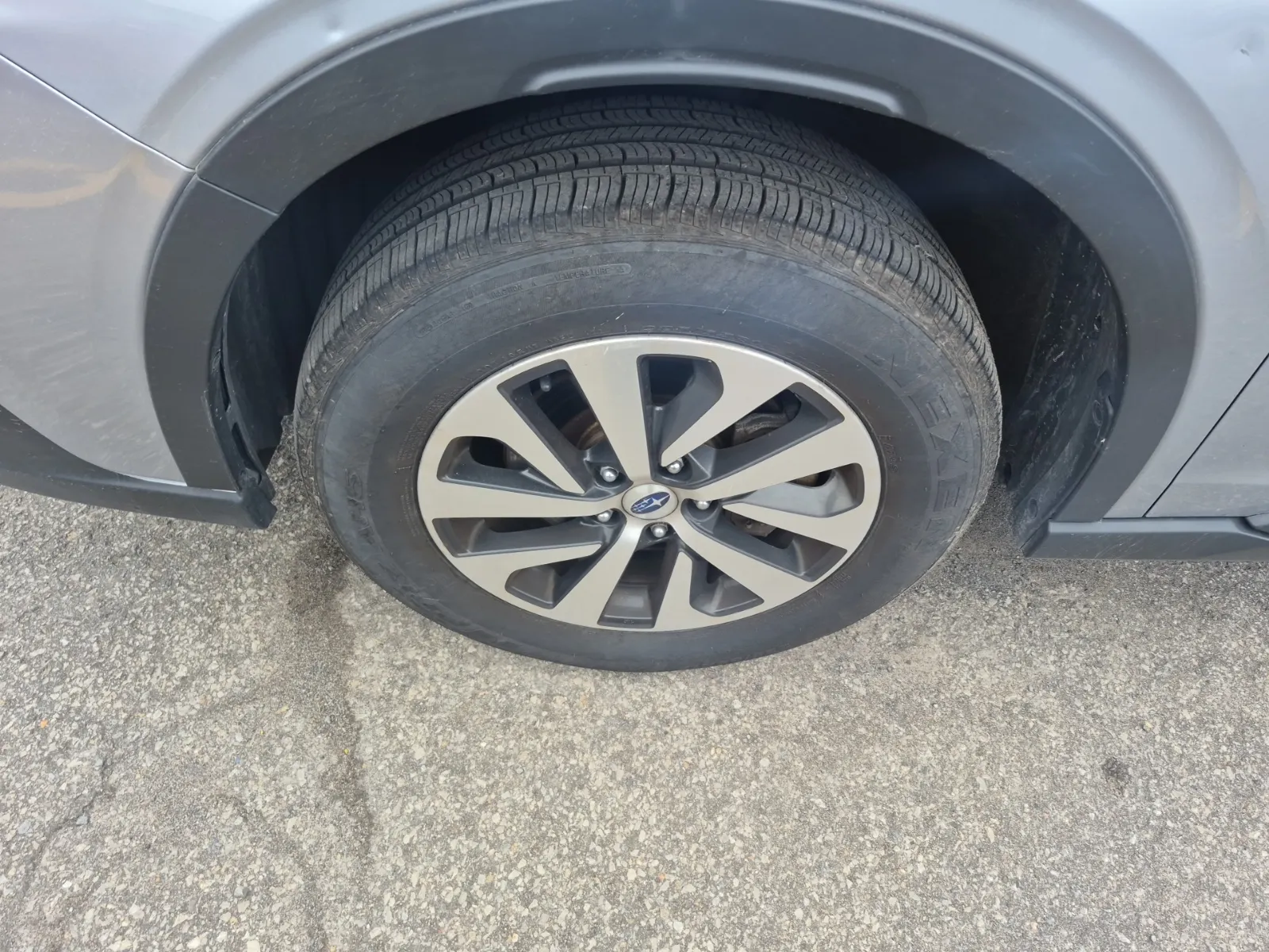 Front driver wheel/tire photo