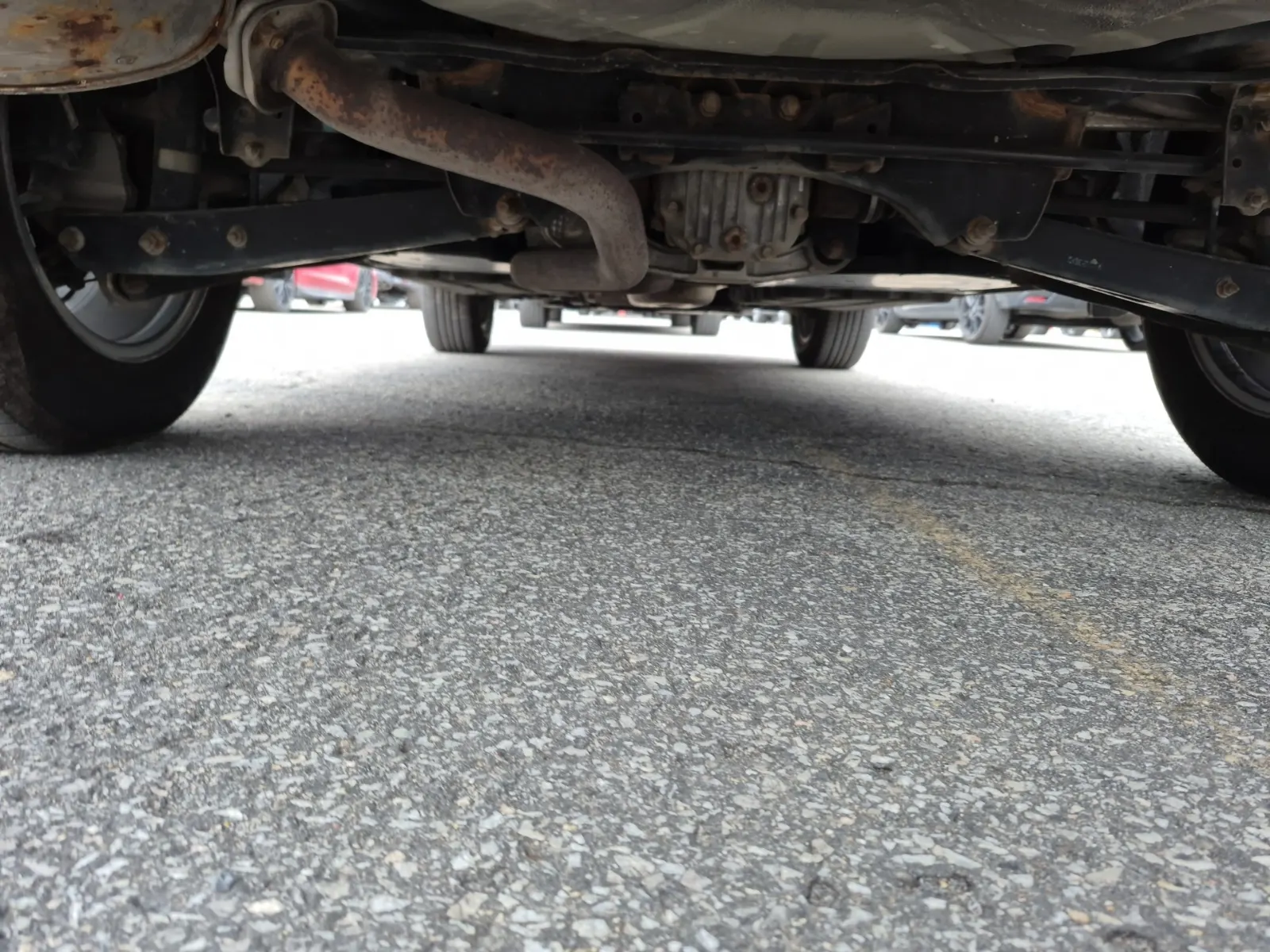 Undercarriage - Rear Photo
