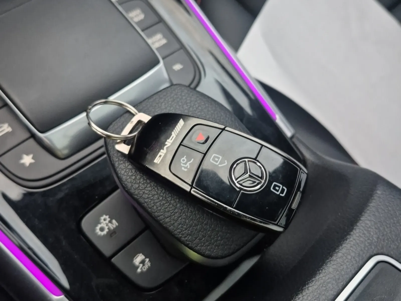 Keys/Fobs/Manual Photo