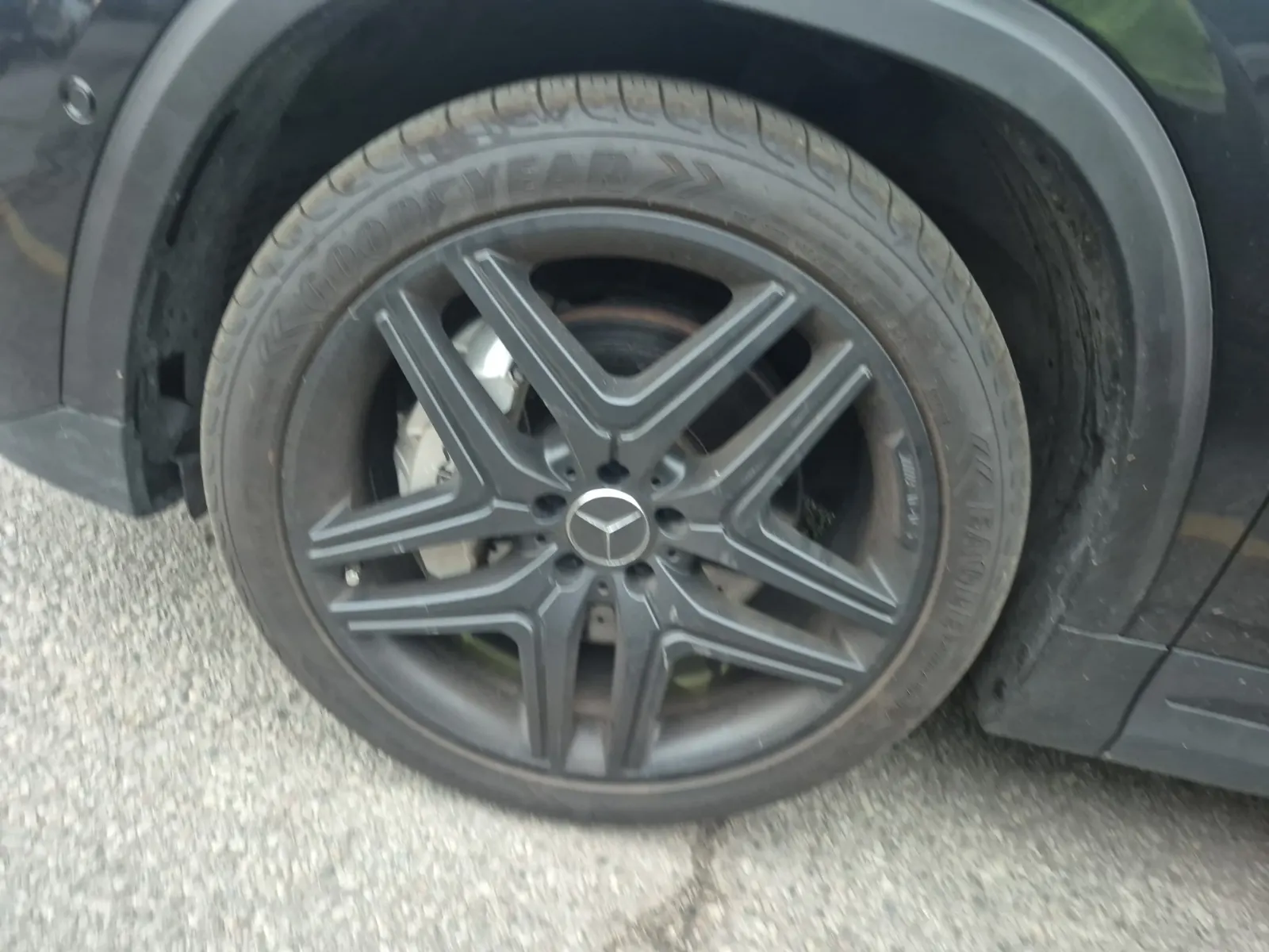 Front driver wheel/tire photo