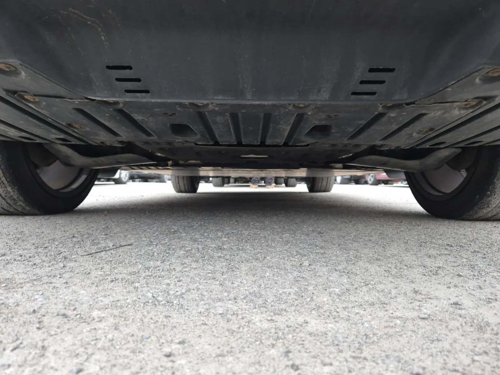 Undercarriage - Rear Photo