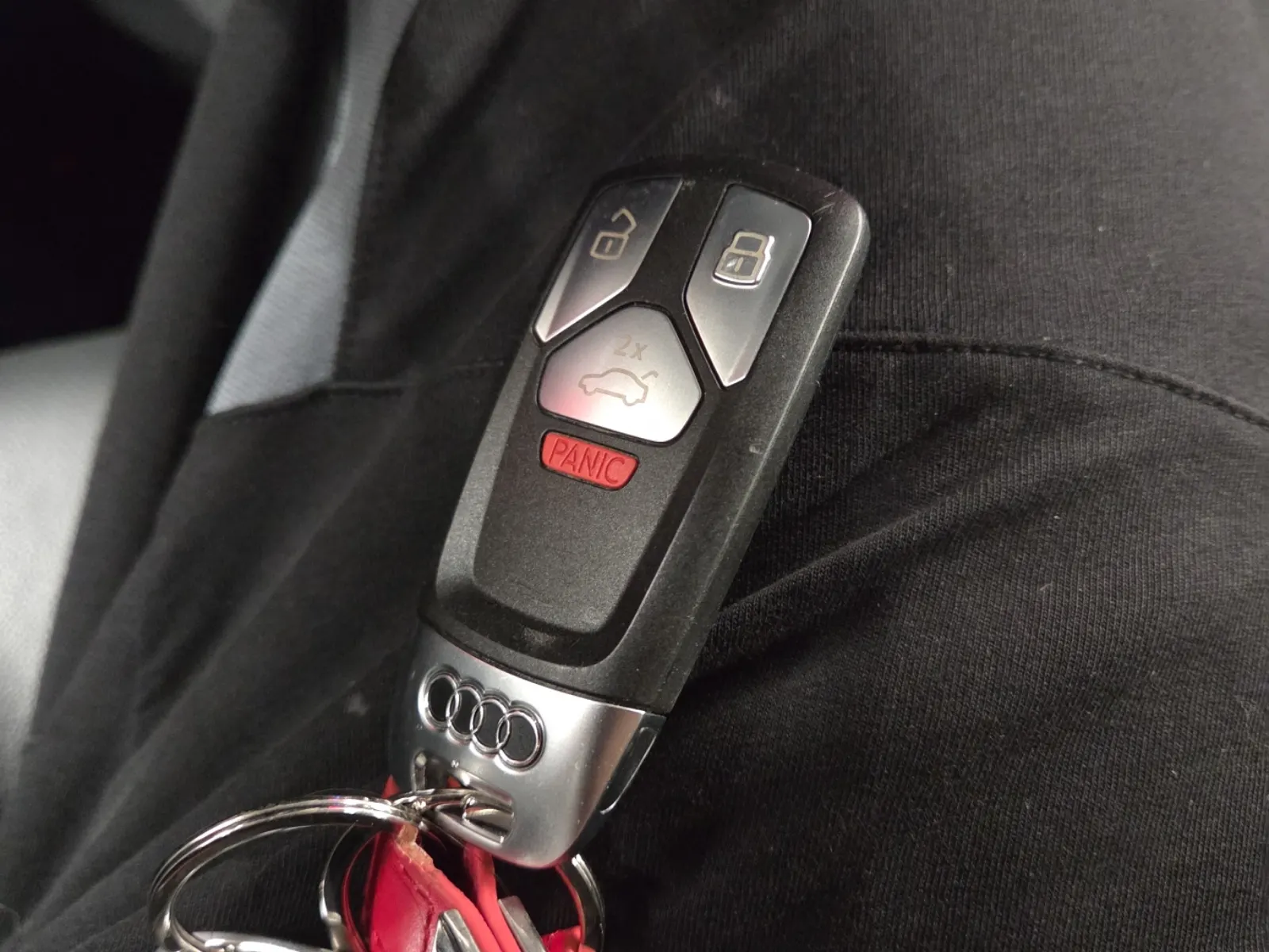Keys/Fobs/Manual Photo
