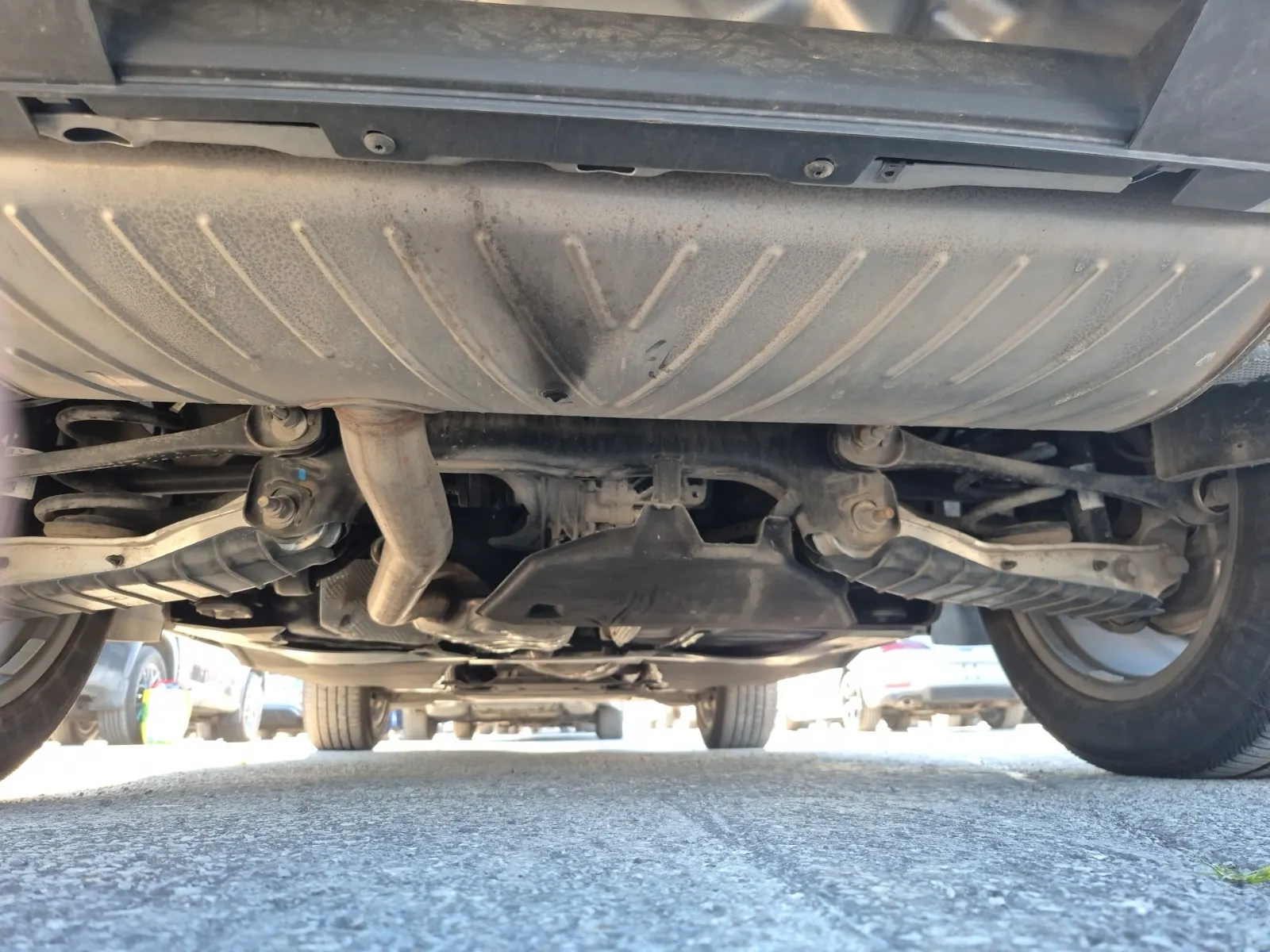 Undercarriage - Rear Photo