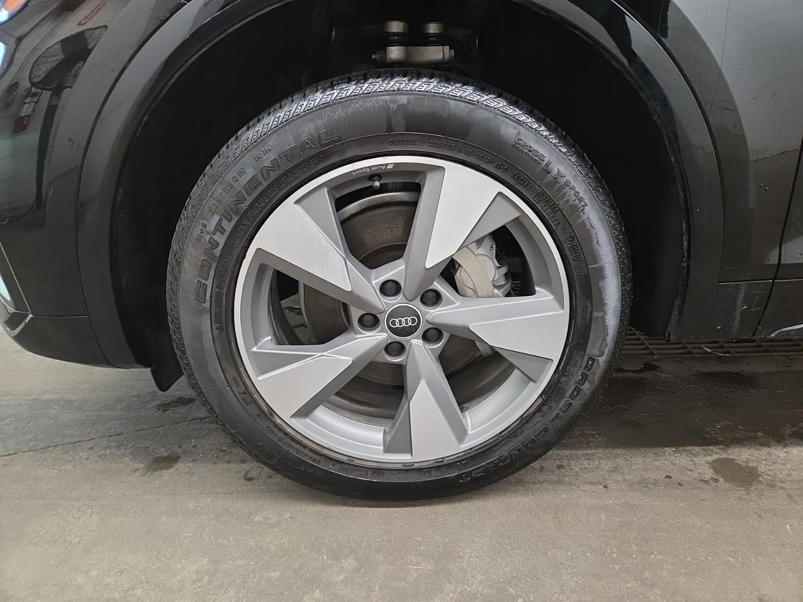 Front driver wheel/tire photo