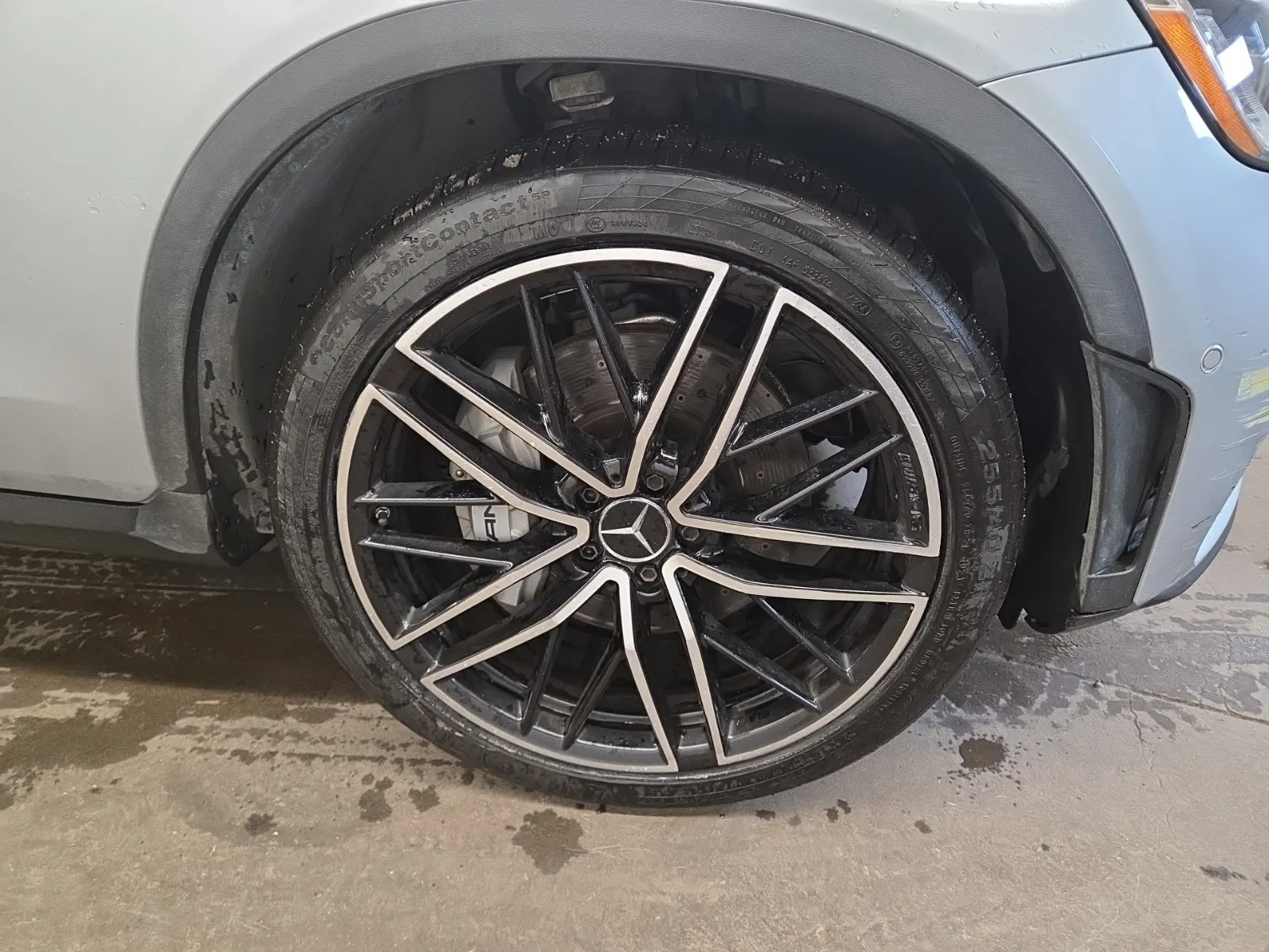 Right Front Wheel/Tire Photo