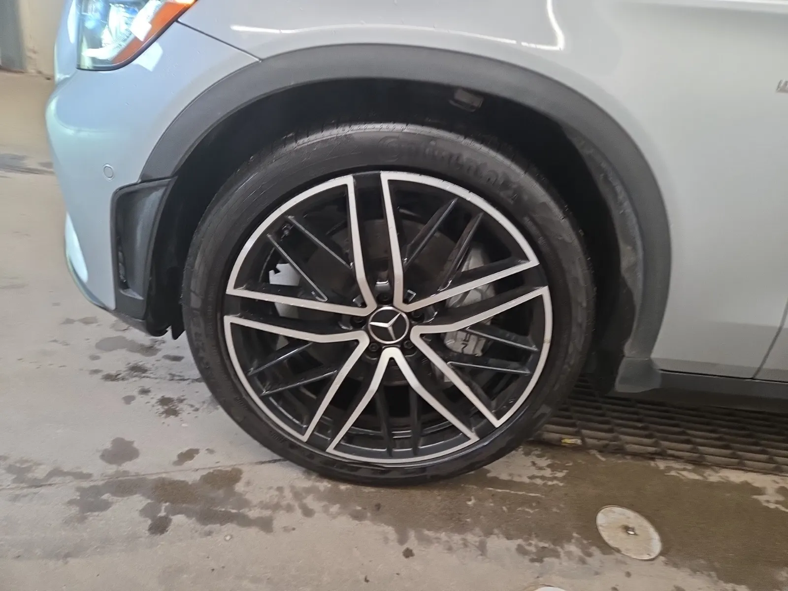Front driver wheel/tire photo