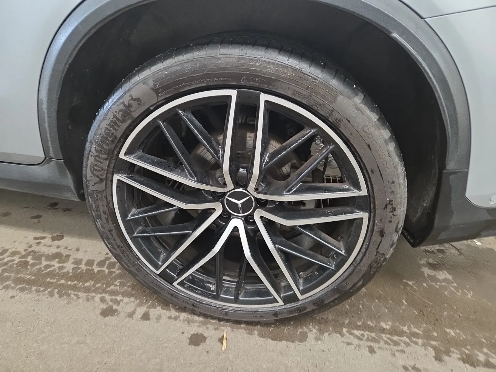 Left Rear Wheel/Tire Photo