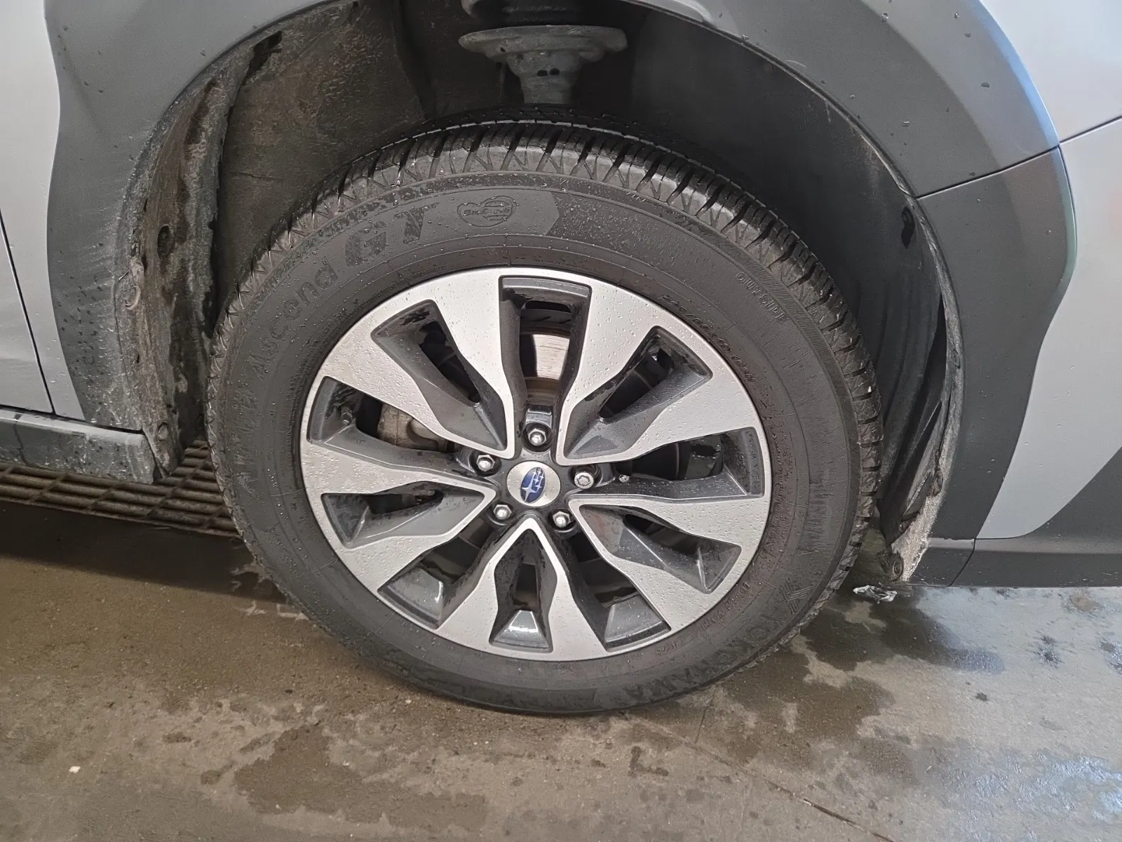 Right Front Wheel/Tire Photo
