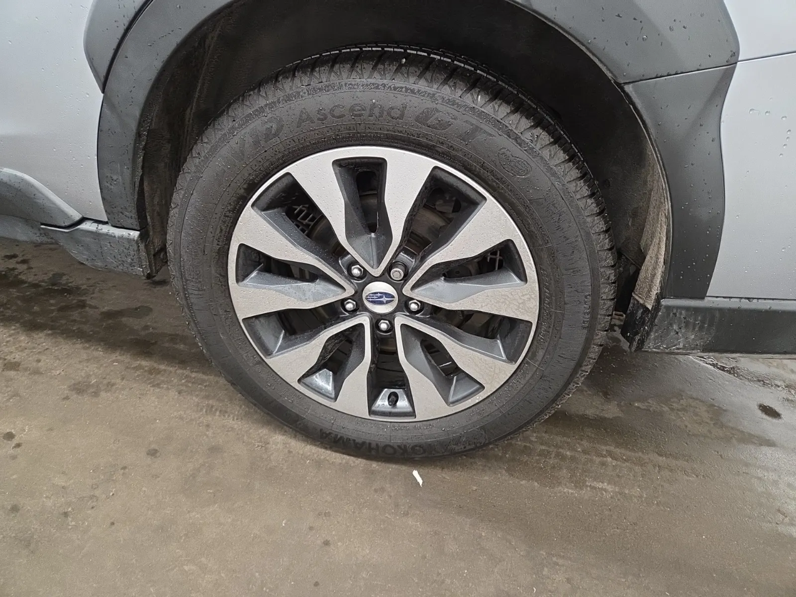 Left Rear Wheel/Tire Photo