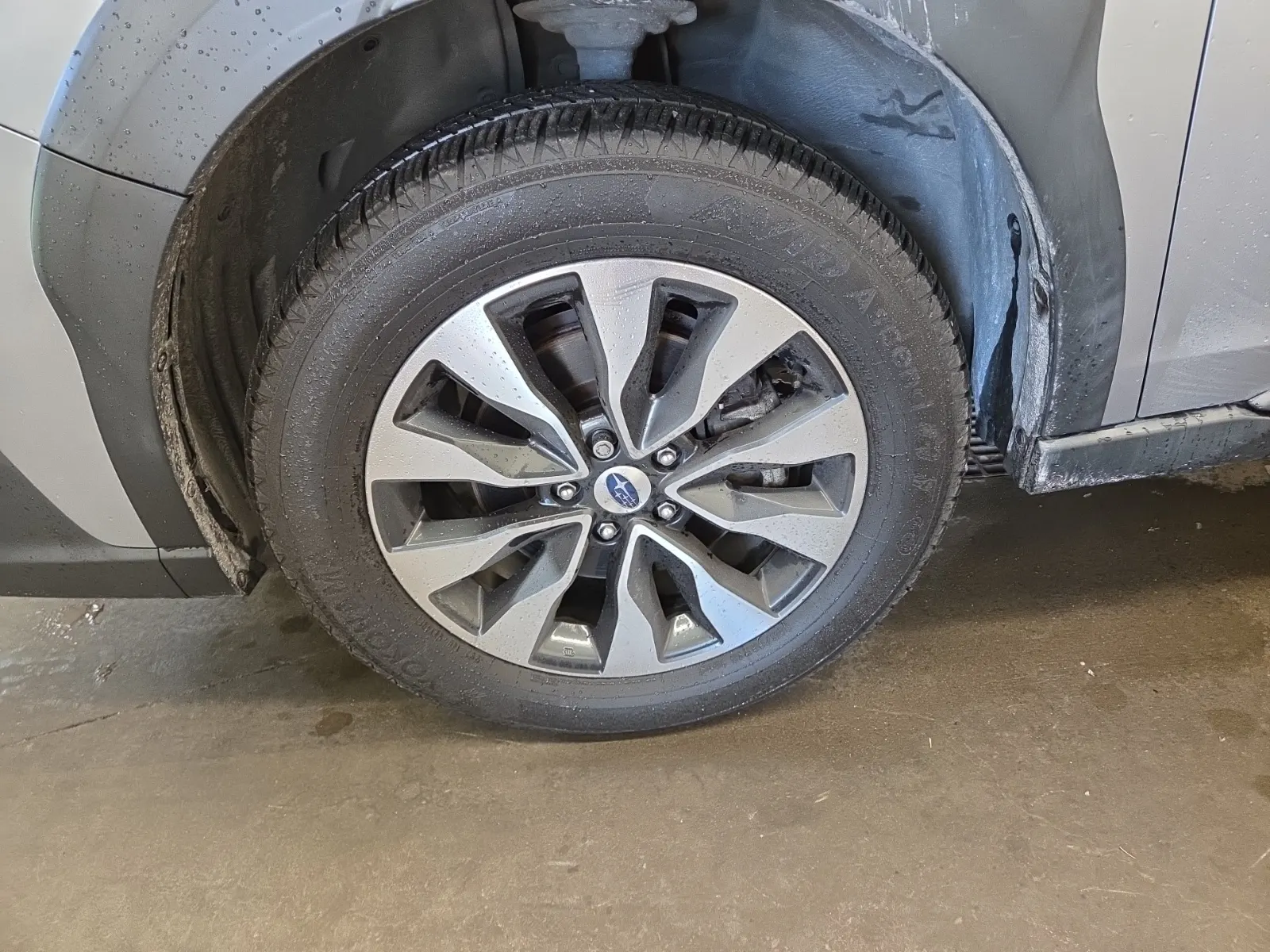 Front driver wheel/tire photo