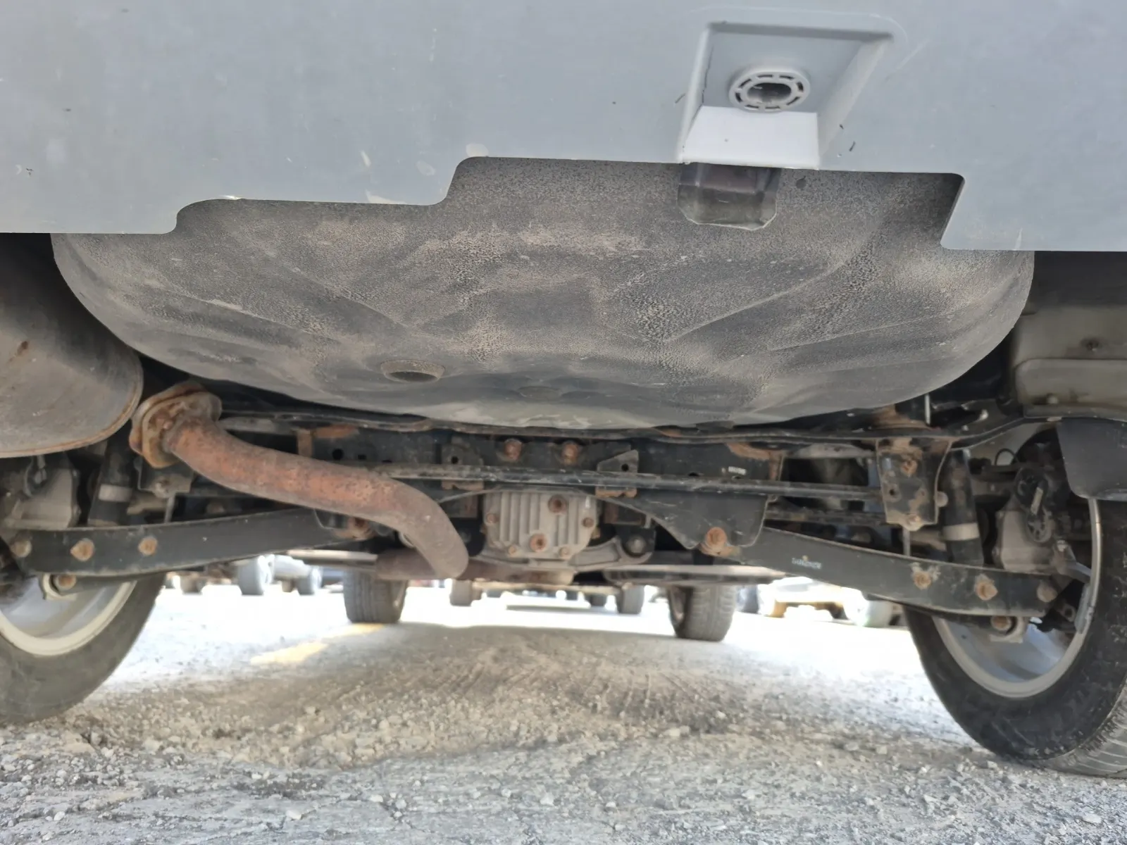 Undercarriage - Rear Photo