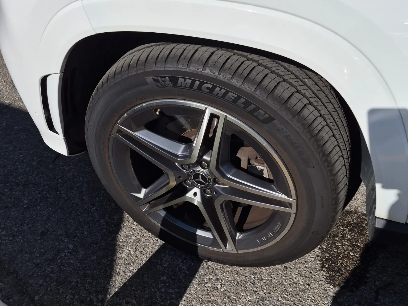 Front driver wheel/tire photo